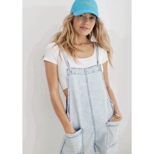 Aerie Sz XS Light Wash Denim Overall Shorts Frayed Hem Adjustable Straps Blue
